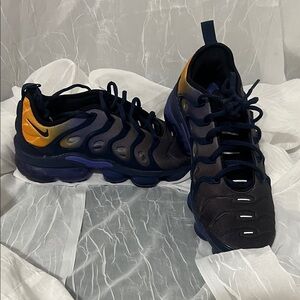 Nike Air Max Plus - Black and Orange